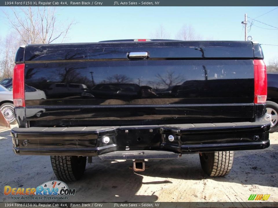 1994 Ford F150 XL Regular Cab 4x4 Raven Black / Grey Photo #5