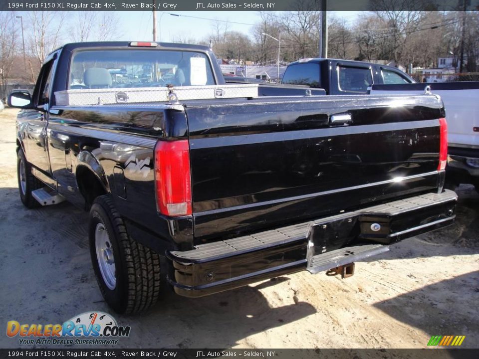 1994 Ford F150 XL Regular Cab 4x4 Raven Black / Grey Photo #6