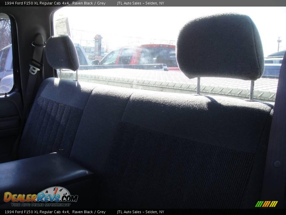 1994 Ford F150 XL Regular Cab 4x4 Raven Black / Grey Photo #9