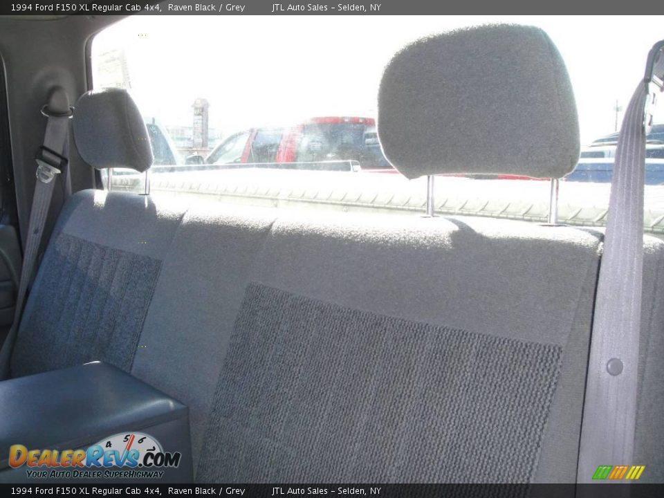 1994 Ford F150 XL Regular Cab 4x4 Raven Black / Grey Photo #10