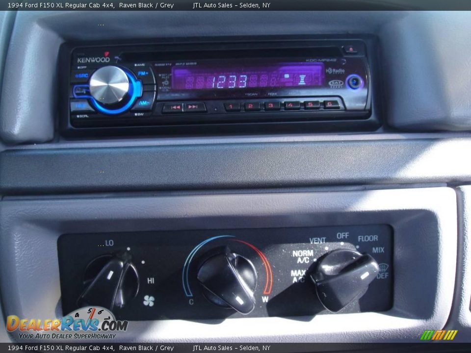 1994 Ford F150 XL Regular Cab 4x4 Raven Black / Grey Photo #14