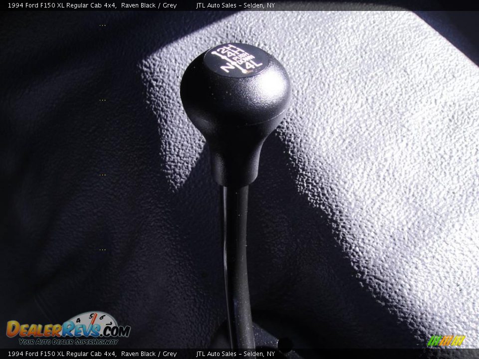 1994 Ford F150 XL Regular Cab 4x4 Raven Black / Grey Photo #15