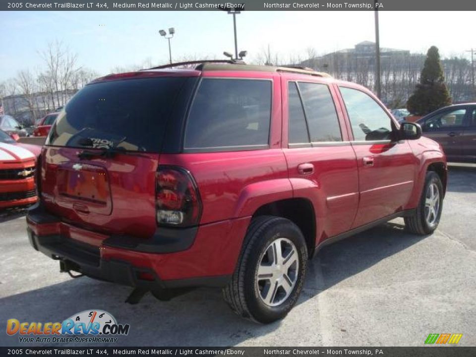 2005 Chevrolet TrailBlazer LT 4x4 Medium Red Metallic / Light Cashmere/Ebony Photo #3