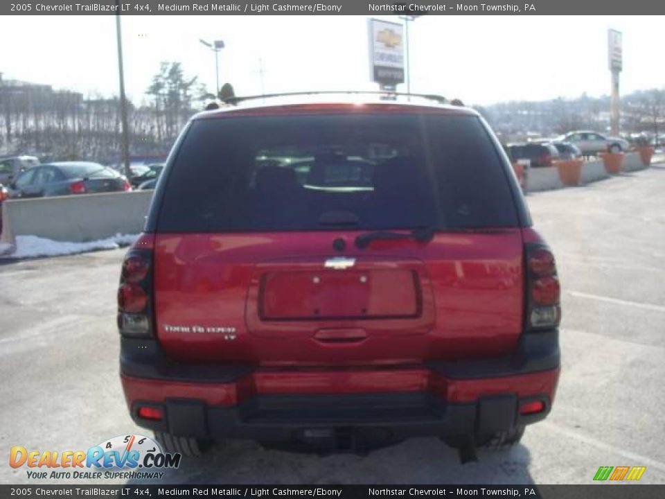 2005 Chevrolet TrailBlazer LT 4x4 Medium Red Metallic / Light Cashmere/Ebony Photo #4