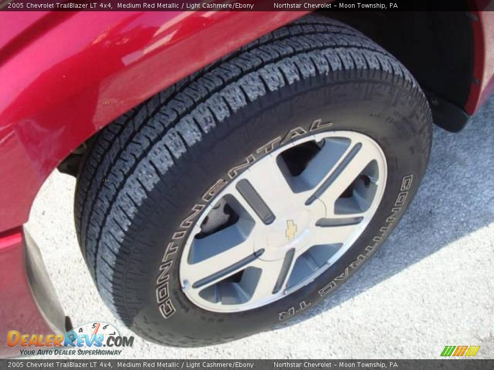 2005 Chevrolet TrailBlazer LT 4x4 Medium Red Metallic / Light Cashmere/Ebony Photo #9
