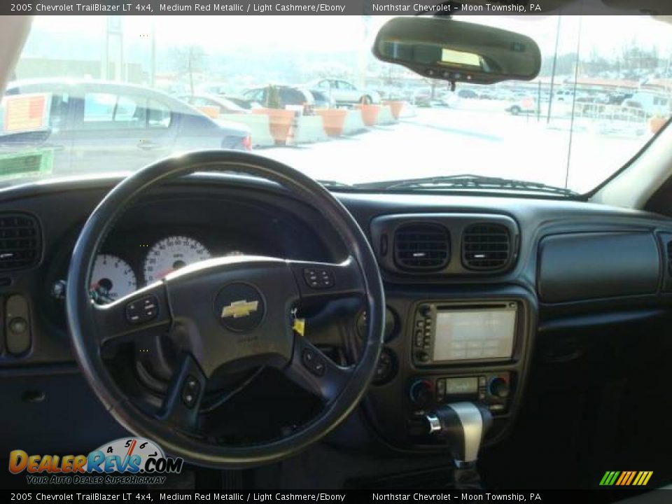 2005 Chevrolet TrailBlazer LT 4x4 Medium Red Metallic / Light Cashmere/Ebony Photo #12