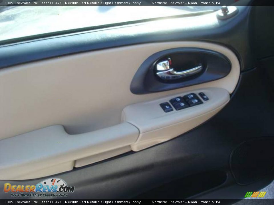 2005 Chevrolet TrailBlazer LT 4x4 Medium Red Metallic / Light Cashmere/Ebony Photo #14
