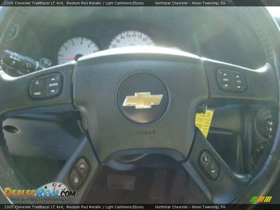 2005 Chevrolet TrailBlazer LT 4x4 Medium Red Metallic / Light Cashmere/Ebony Photo #17