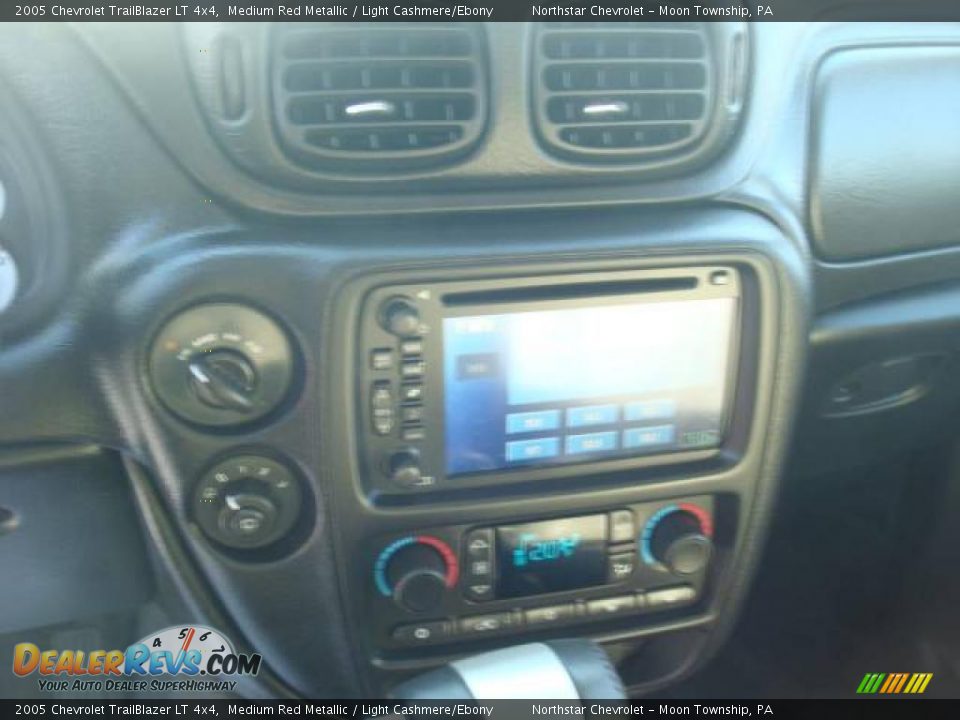 2005 Chevrolet TrailBlazer LT 4x4 Medium Red Metallic / Light Cashmere/Ebony Photo #18