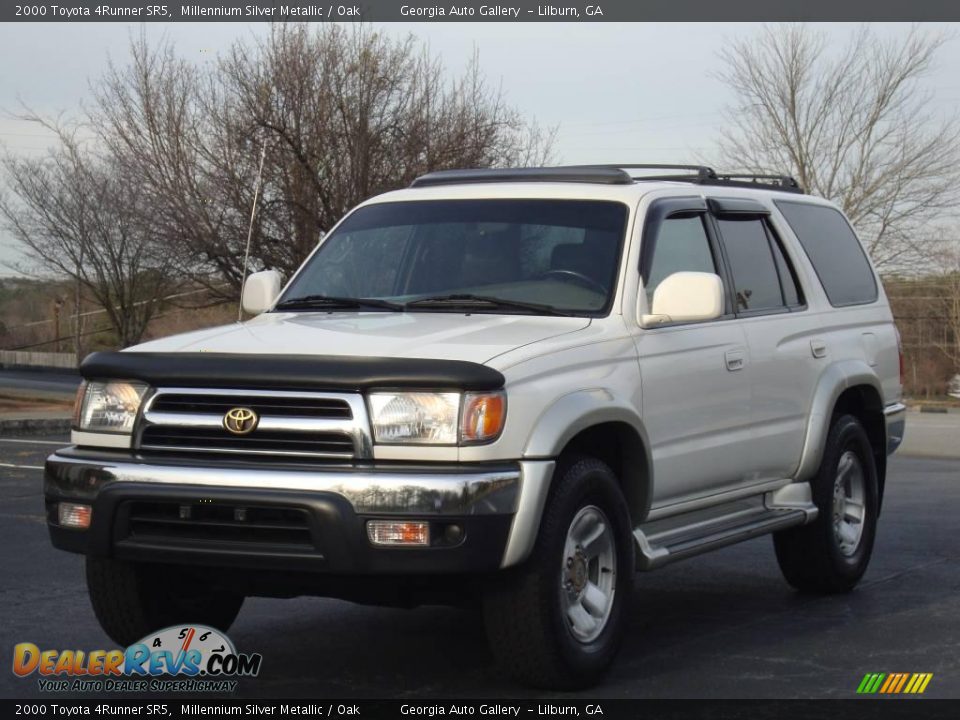 2000 Toyota 4Runner SR5 Millennium Silver Metallic / Oak Photo #2