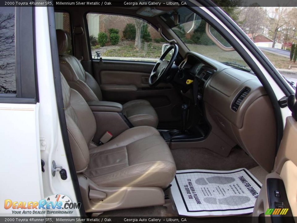 2000 Toyota 4Runner SR5 Millennium Silver Metallic / Oak Photo #11