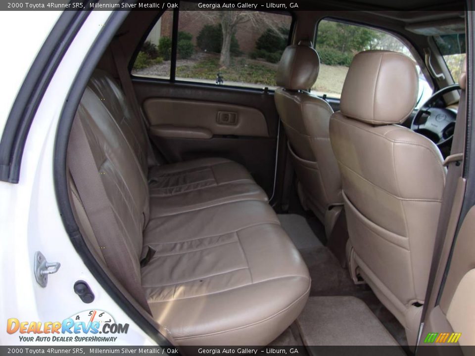 2000 Toyota 4Runner SR5 Millennium Silver Metallic / Oak Photo #17