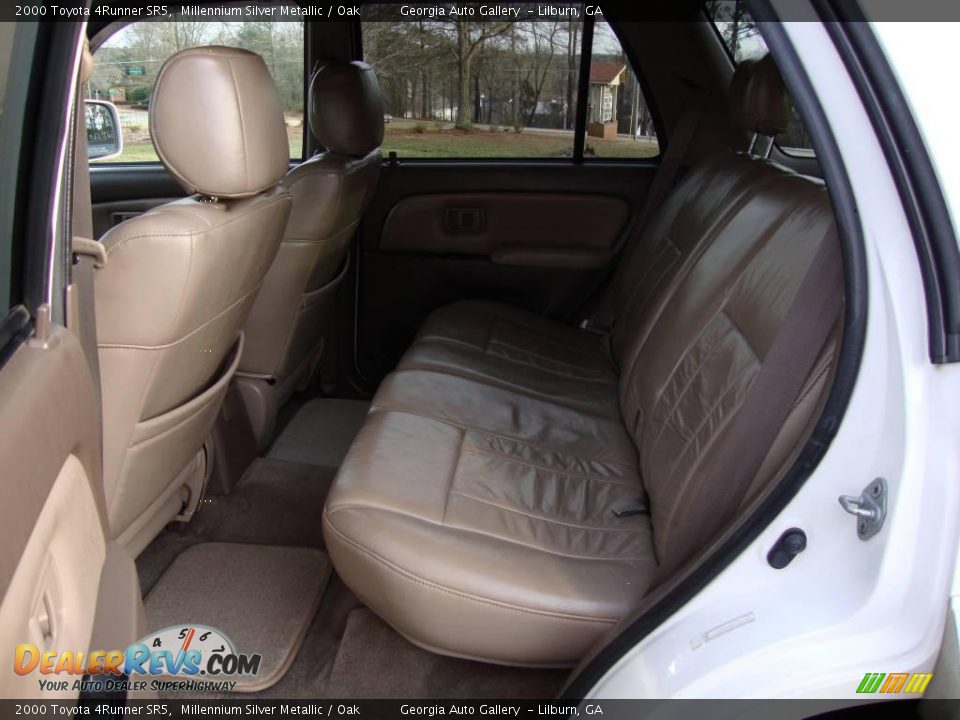 2000 Toyota 4Runner SR5 Millennium Silver Metallic / Oak Photo #18