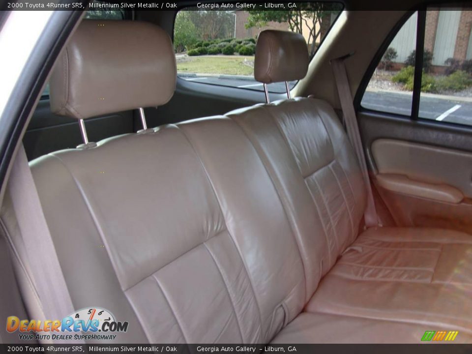 2000 Toyota 4Runner SR5 Millennium Silver Metallic / Oak Photo #19