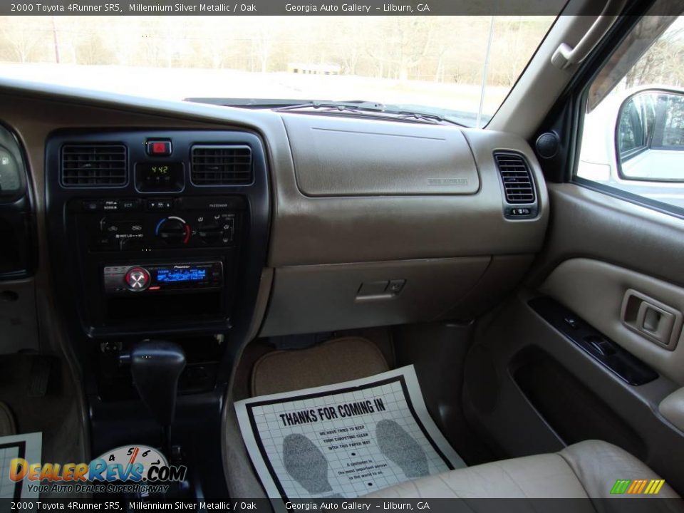 2000 Toyota 4Runner SR5 Millennium Silver Metallic / Oak Photo #22