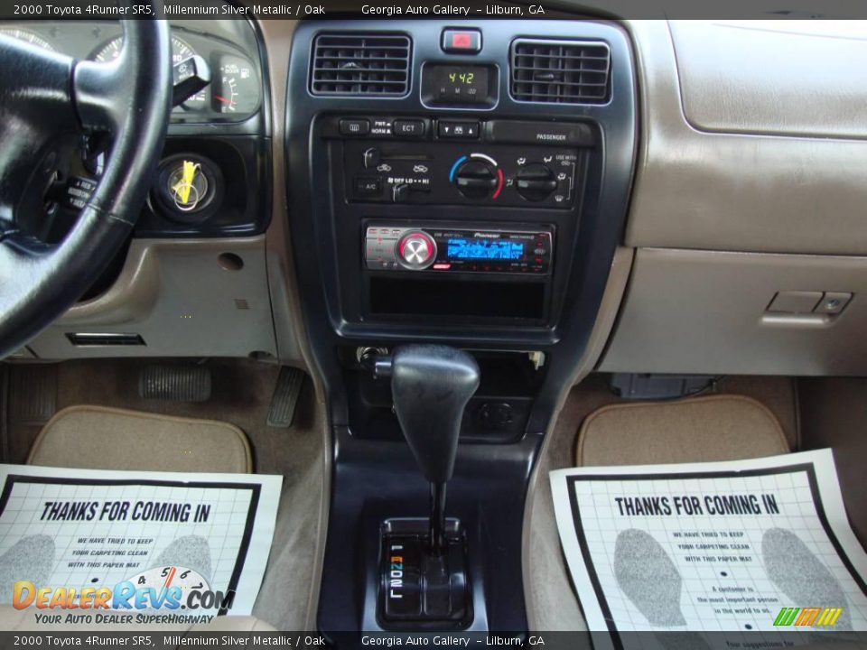 2000 Toyota 4Runner SR5 Millennium Silver Metallic / Oak Photo #24