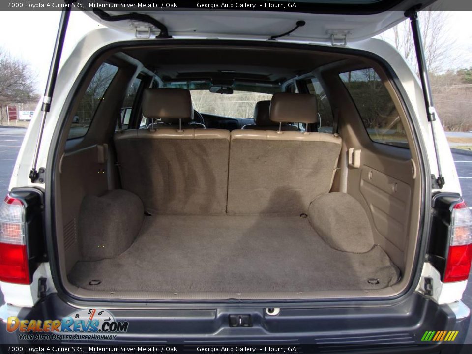 2000 Toyota 4Runner SR5 Millennium Silver Metallic / Oak Photo #32