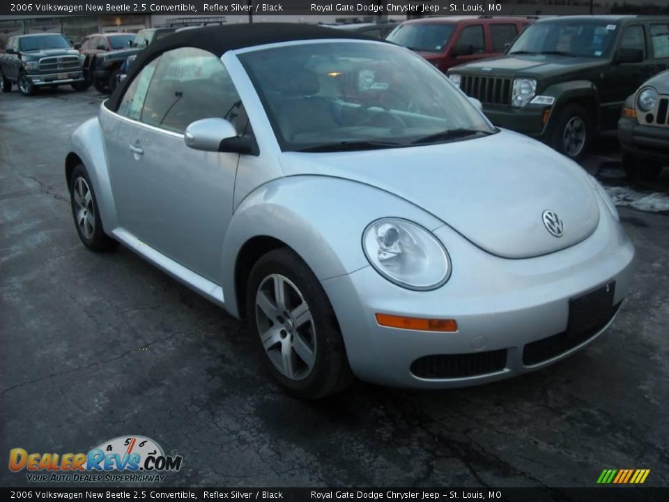 2006 Volkswagen New Beetle 2.5 Convertible Reflex Silver / Black Photo #3