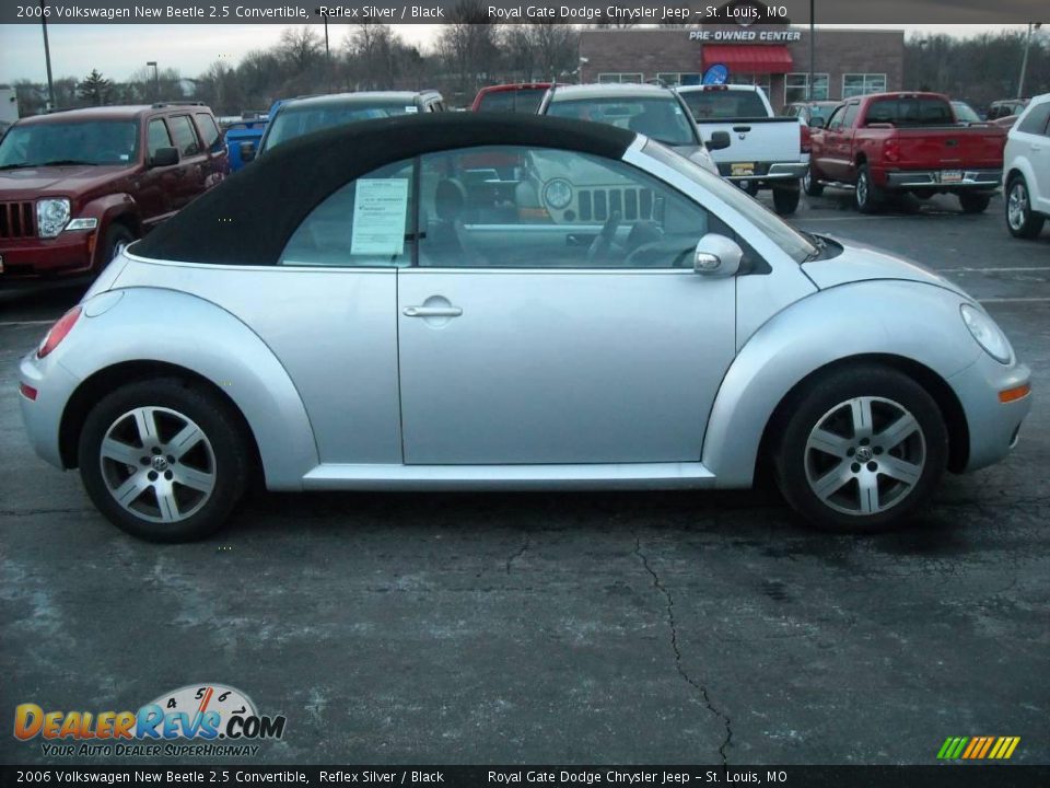 2006 Volkswagen New Beetle 2.5 Convertible Reflex Silver / Black Photo #4