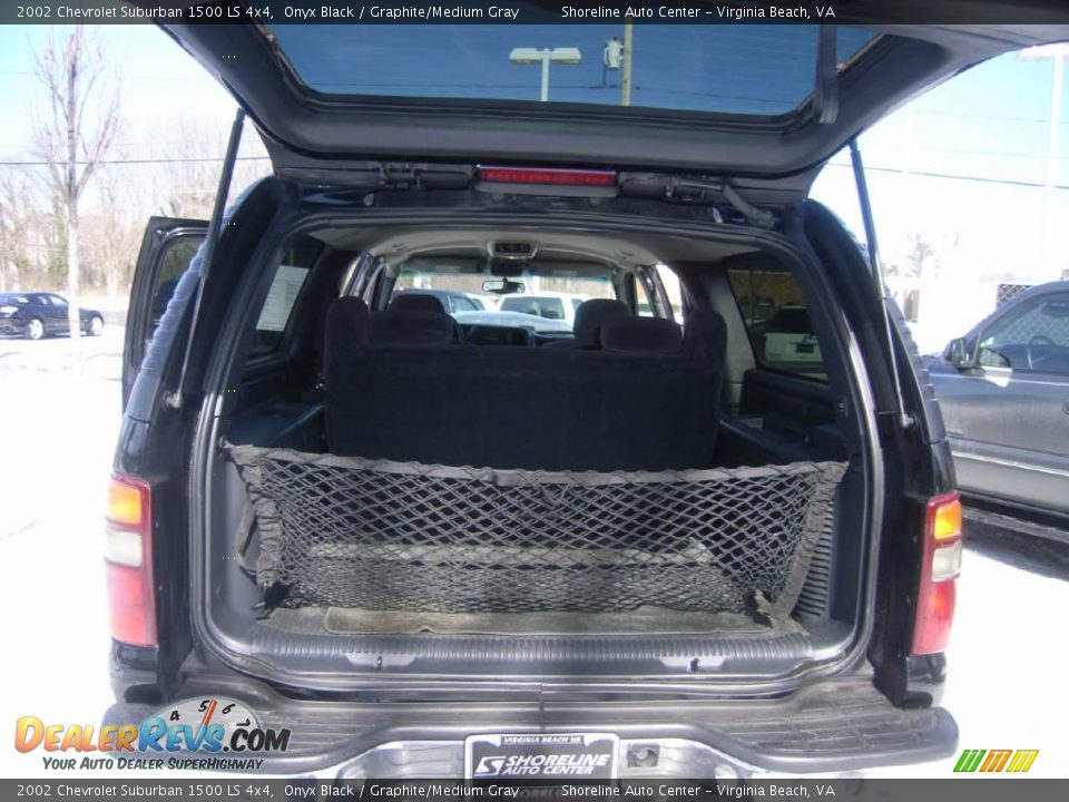 2002 Chevrolet Suburban 1500 LS 4x4 Onyx Black / Graphite/Medium Gray Photo #12