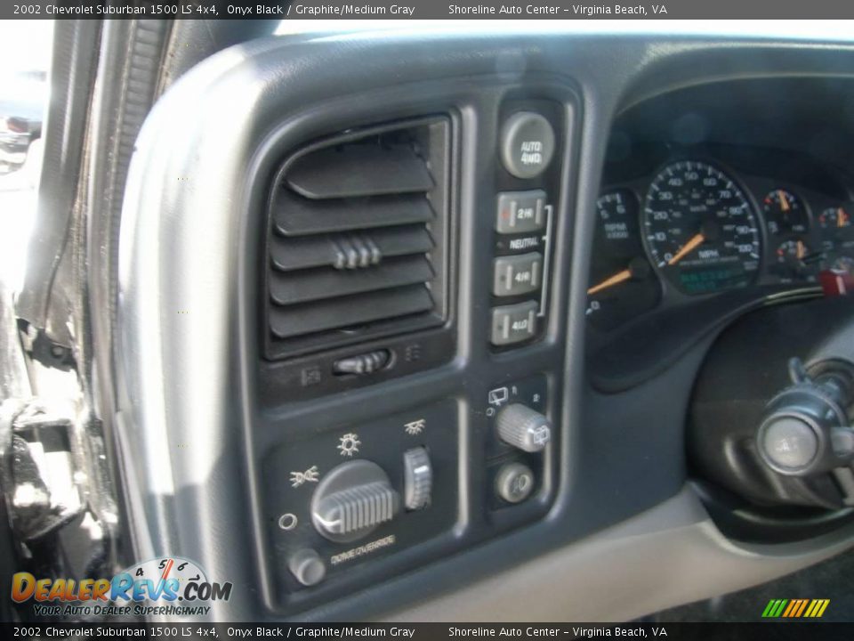 2002 Chevrolet Suburban 1500 LS 4x4 Onyx Black / Graphite/Medium Gray Photo #18