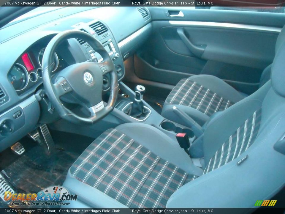 2007 Volkswagen GTI 2 Door Candy White / Interlagos Plaid Cloth Photo #9