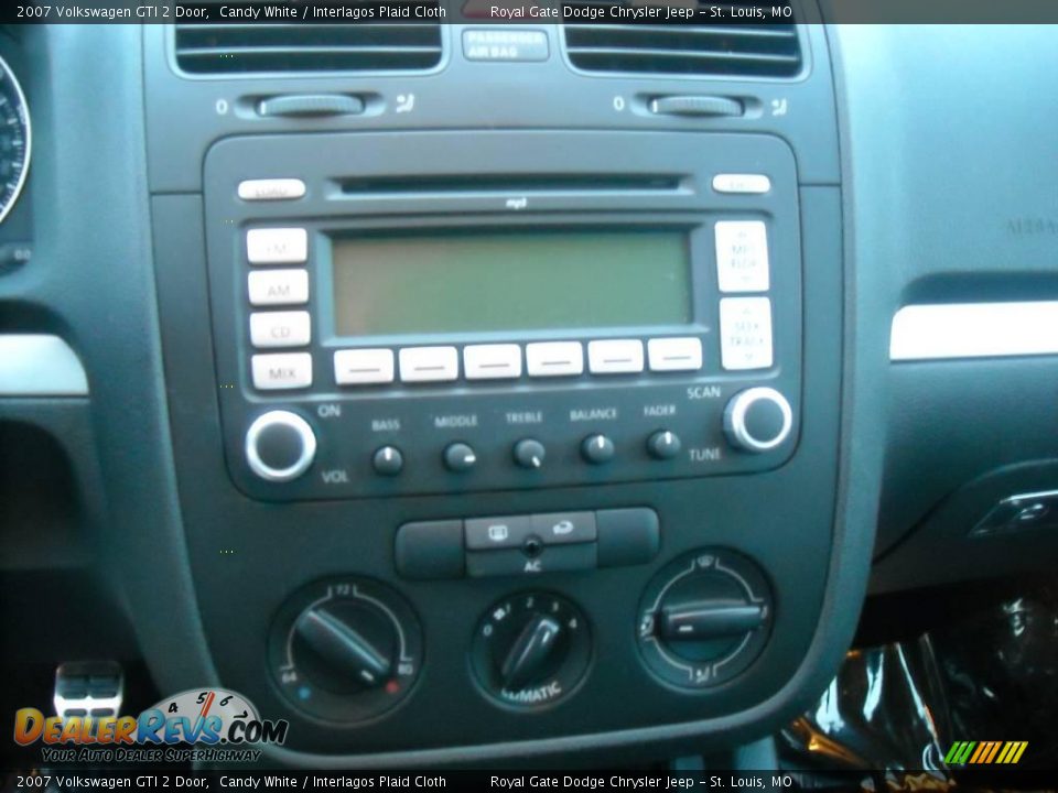 2007 Volkswagen GTI 2 Door Candy White / Interlagos Plaid Cloth Photo #12