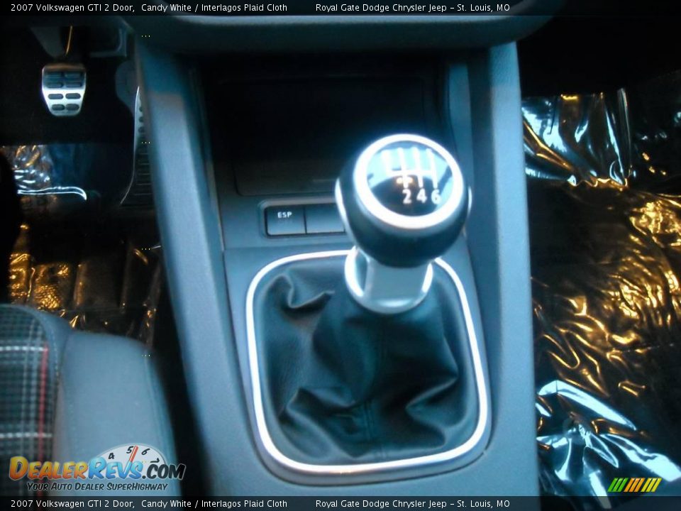2007 Volkswagen GTI 2 Door Candy White / Interlagos Plaid Cloth Photo #13