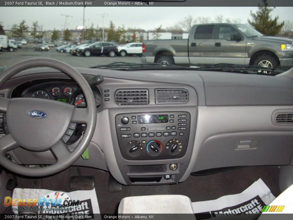 2007 Ford Taurus SE Black / Medium/Dark Flint Photo #5