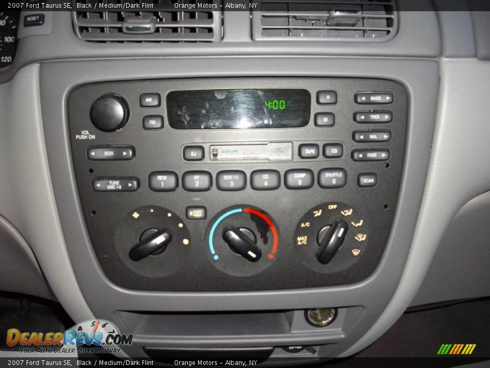 2007 Ford Taurus SE Black / Medium/Dark Flint Photo #9