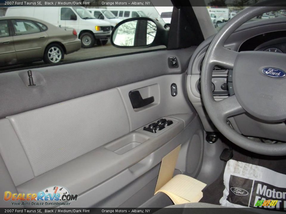 2007 Ford Taurus SE Black / Medium/Dark Flint Photo #11