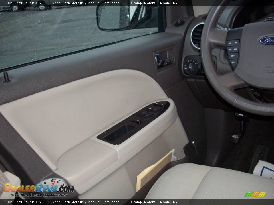 2009 Ford Taurus X SEL Tuxedo Black Metallic / Medium Light Stone Photo #11