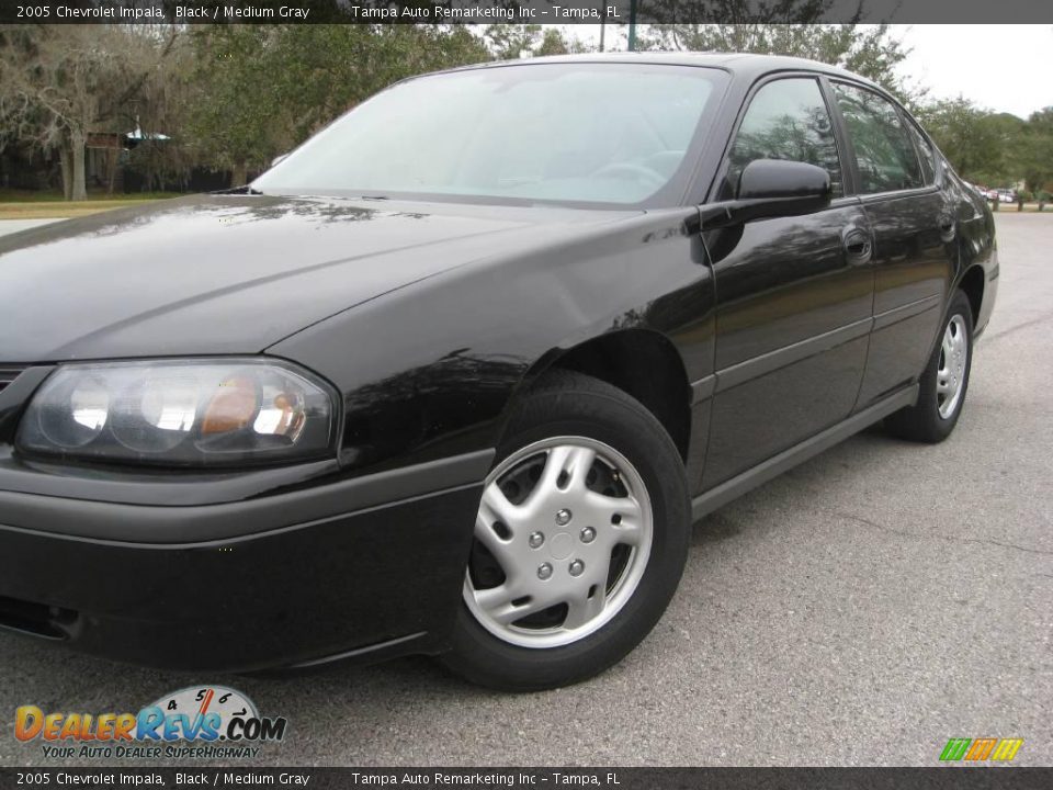 2005 Chevrolet Impala Black / Medium Gray Photo #4
