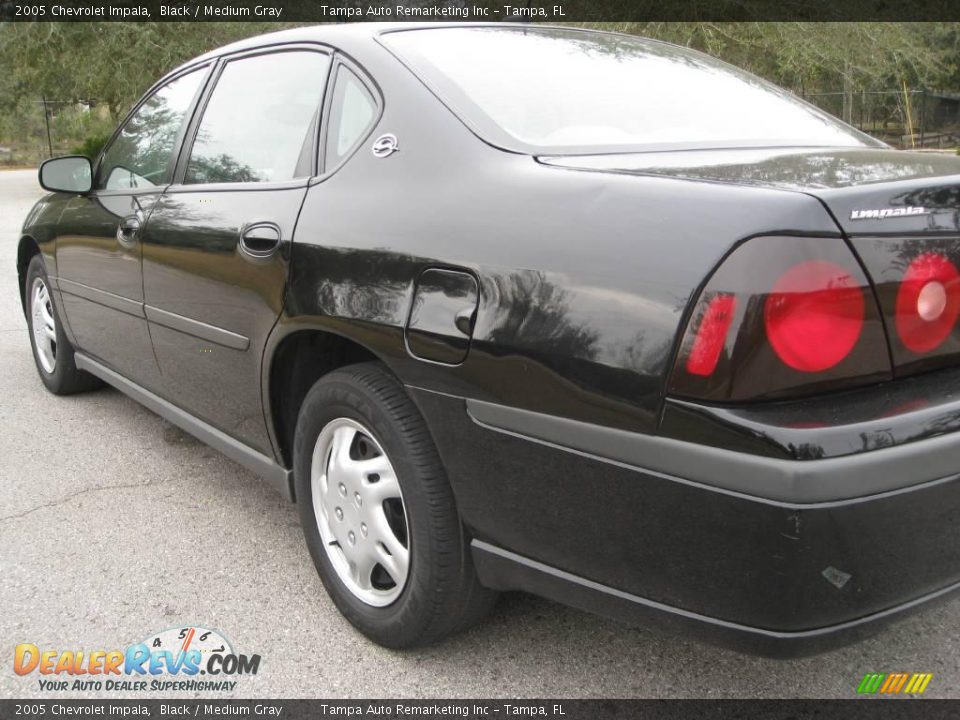 2005 Chevrolet Impala Black / Medium Gray Photo #9