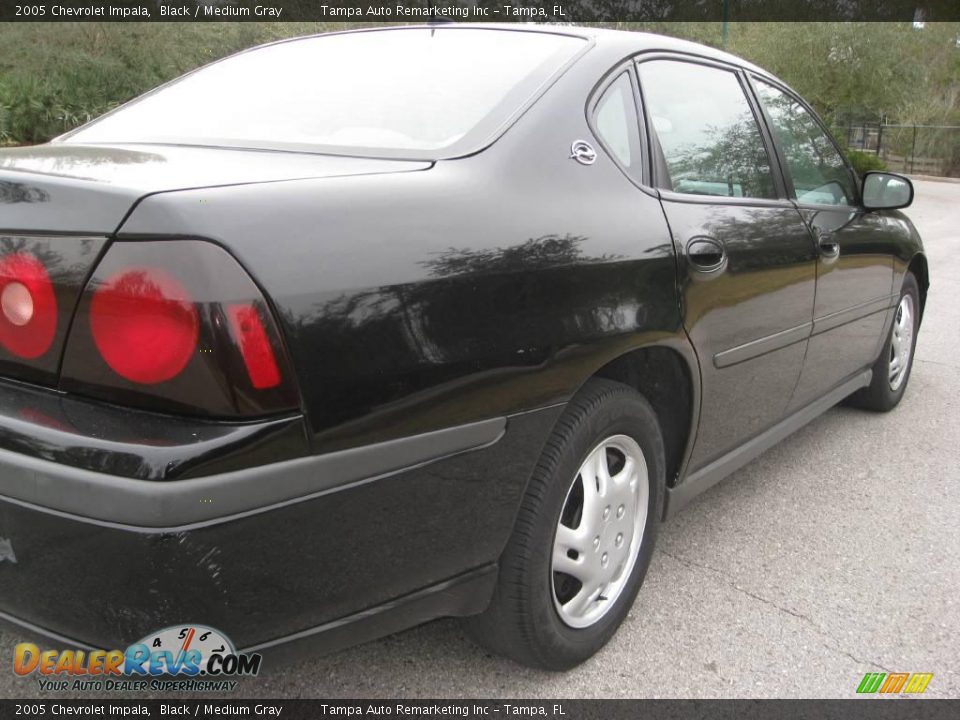 2005 Chevrolet Impala Black / Medium Gray Photo #10