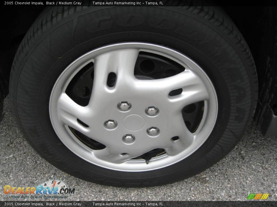 2005 Chevrolet Impala Black / Medium Gray Photo #17