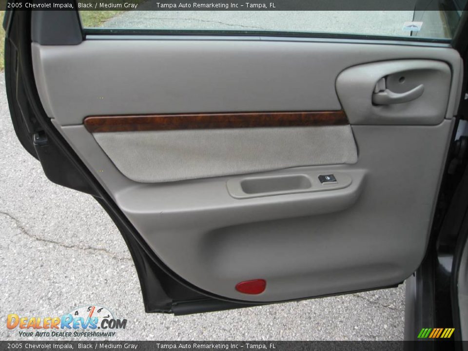2005 Chevrolet Impala Black / Medium Gray Photo #20
