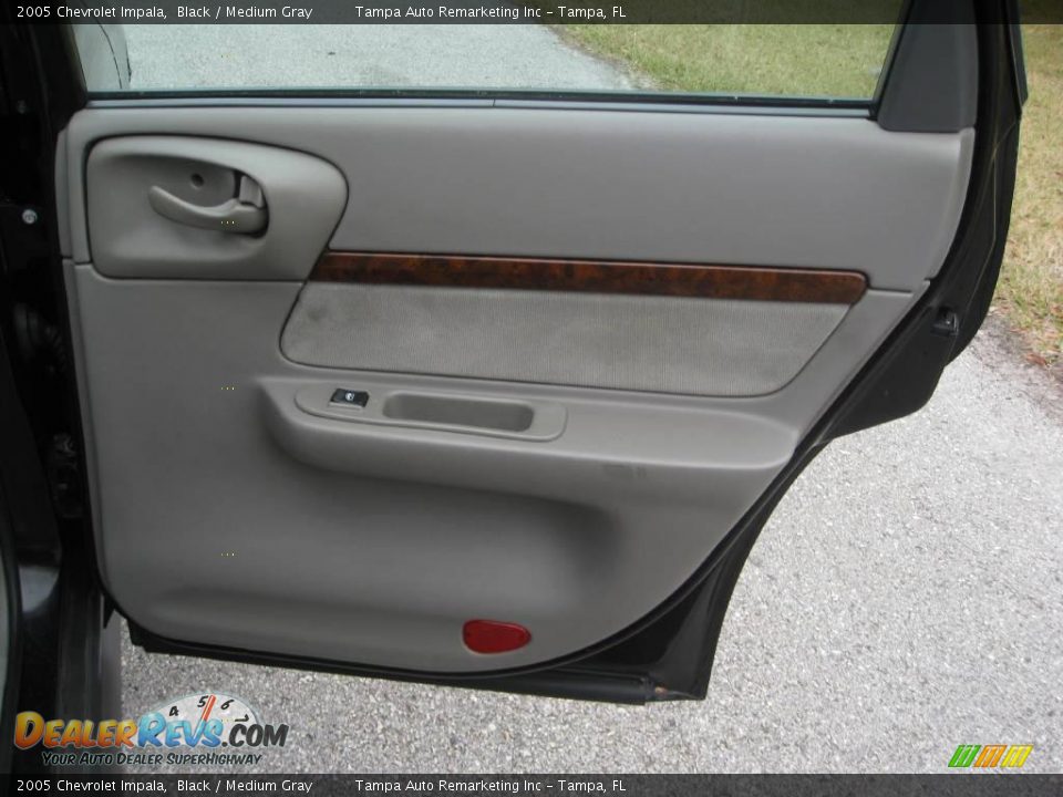 2005 Chevrolet Impala Black / Medium Gray Photo #21