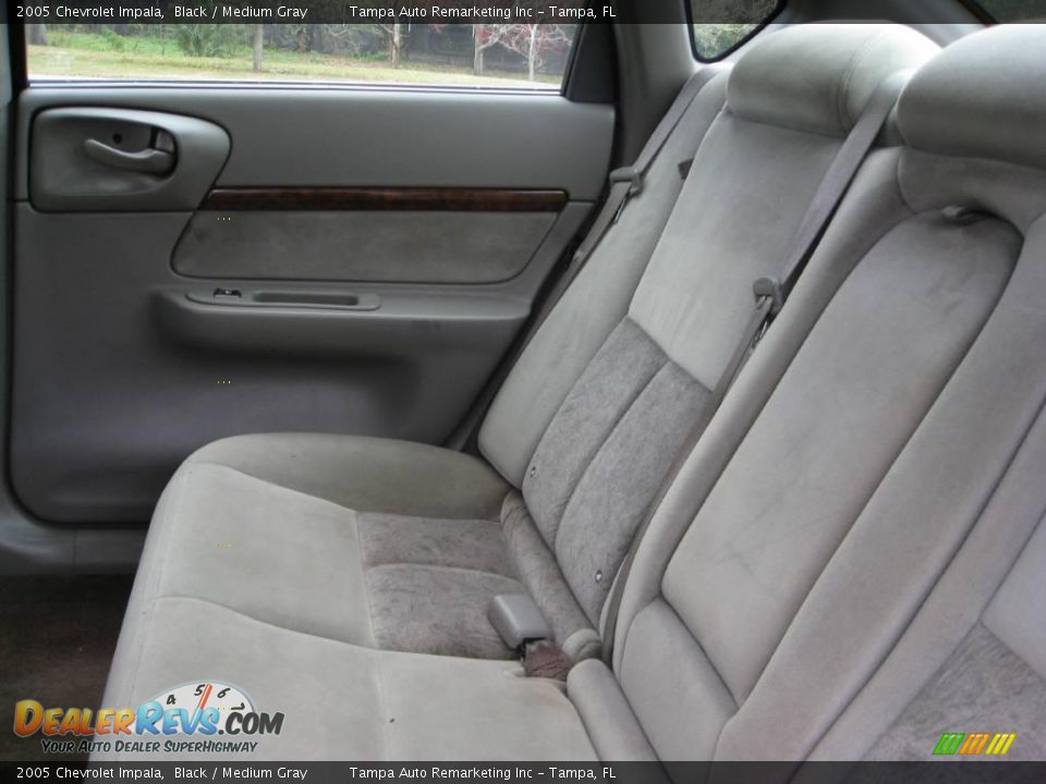 2005 Chevrolet Impala Black / Medium Gray Photo #24