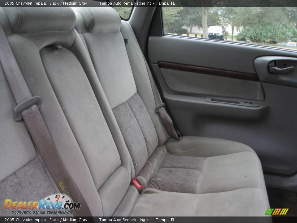 2005 Chevrolet Impala Black / Medium Gray Photo #25