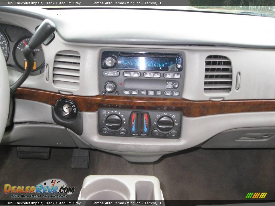 2005 Chevrolet Impala Black / Medium Gray Photo #27