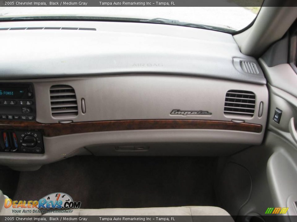 2005 Chevrolet Impala Black / Medium Gray Photo #28