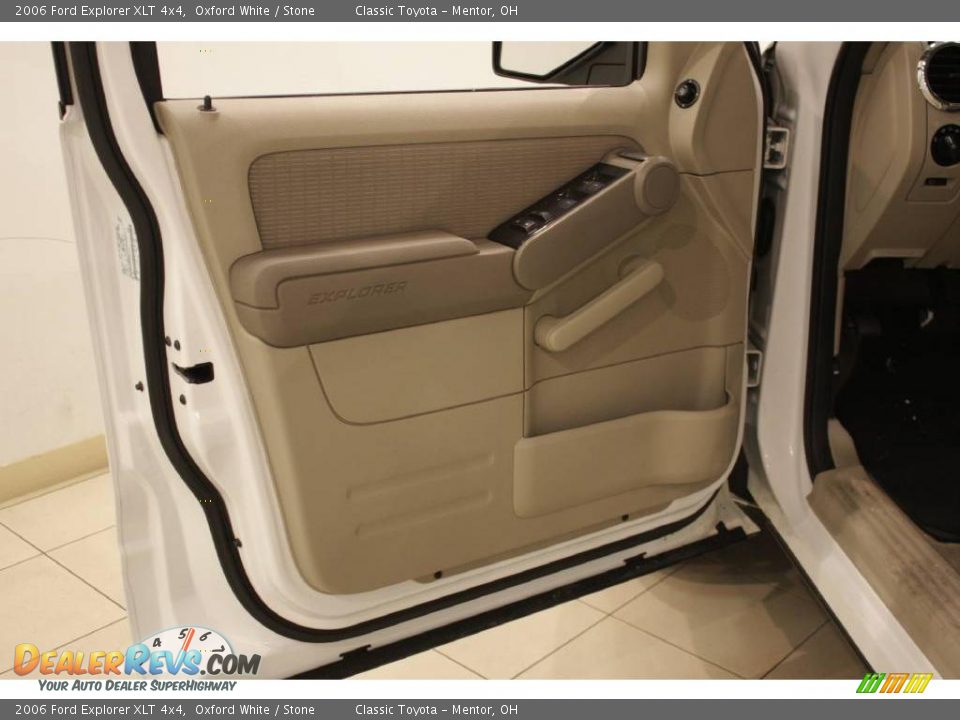 2006 Ford Explorer XLT 4x4 Oxford White / Stone Photo #8