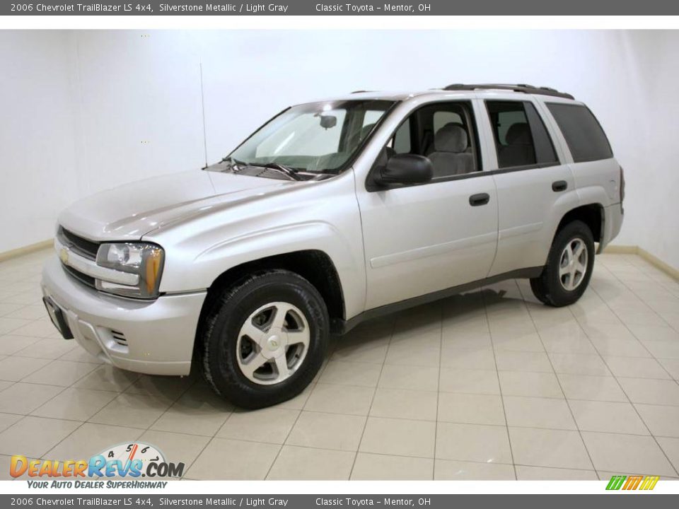 2006 Chevrolet TrailBlazer LS 4x4 Silverstone Metallic / Light Gray Photo #3