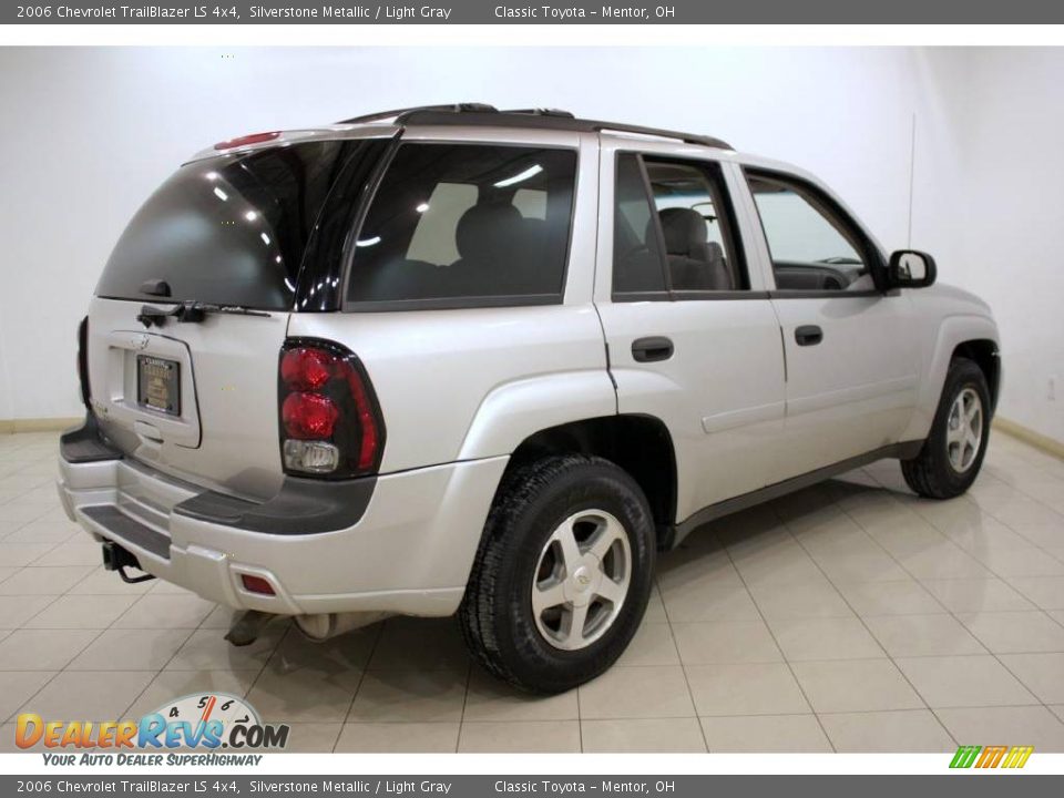2006 Chevrolet TrailBlazer LS 4x4 Silverstone Metallic / Light Gray Photo #7