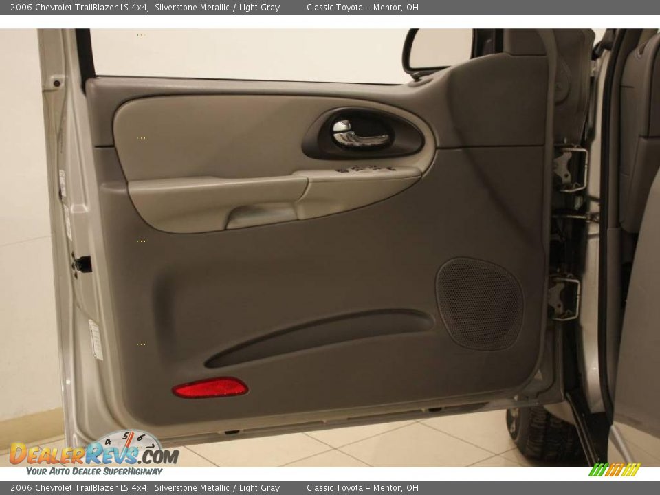 2006 Chevrolet TrailBlazer LS 4x4 Silverstone Metallic / Light Gray Photo #8