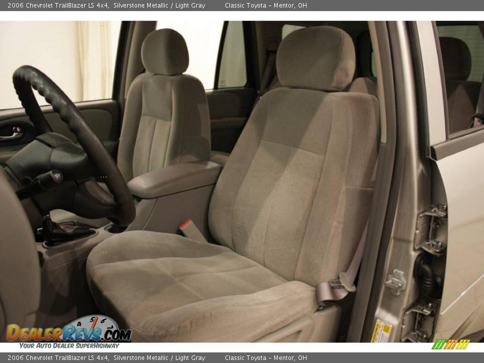 2006 Chevrolet TrailBlazer LS 4x4 Silverstone Metallic / Light Gray Photo #9