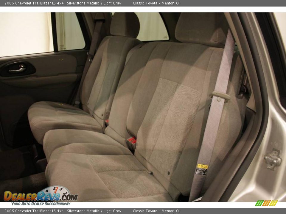 2006 Chevrolet TrailBlazer LS 4x4 Silverstone Metallic / Light Gray Photo #16