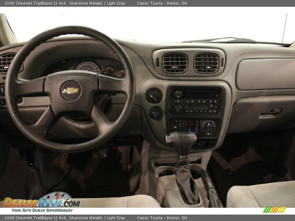 2006 Chevrolet TrailBlazer LS 4x4 Silverstone Metallic / Light Gray Photo #17