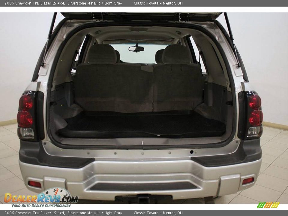 2006 Chevrolet TrailBlazer LS 4x4 Silverstone Metallic / Light Gray Photo #18